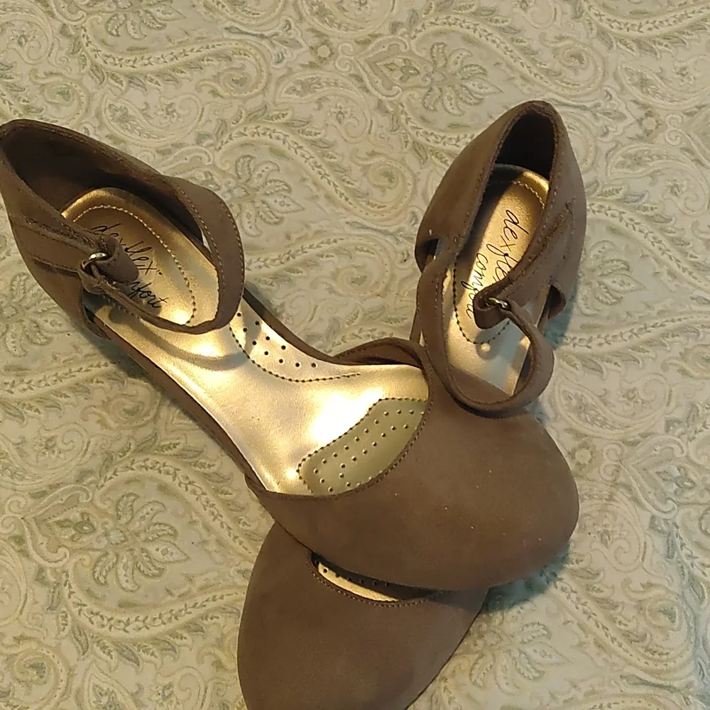 Heels - Picture 2 of 4